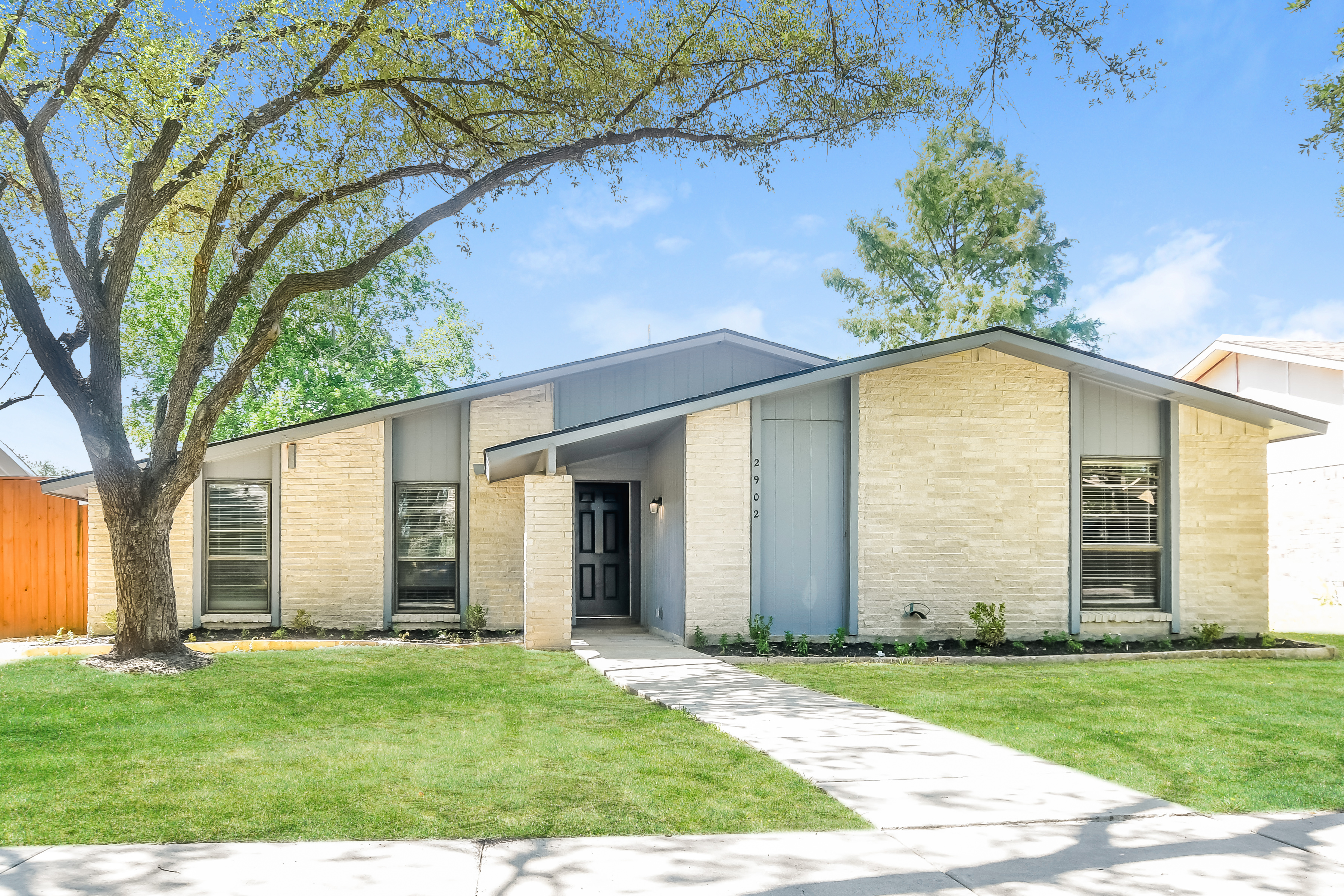 2902 BRANCH OAKS DR GARLAND, TX 75043